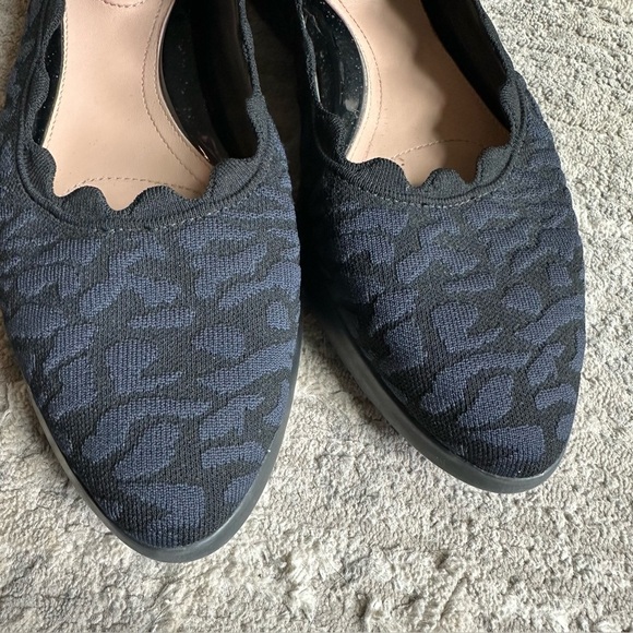 Taryn Rose Dasha‎ Navy Blue Animal-print Slip-on Loafers Women's Size
10 EUC - Picture 2 of 9